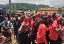 Kumawu: residents bare teeth at authorities over poor roads