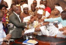 NPP flagbearership contest: Kumasi Race Course market queens pick nomination forms for Alan Kyerematen