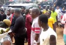 Wassa Akropong – W/R: Youth besiege police station over death of 30-year-old man from gunshot by cop