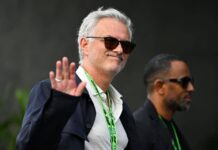 Jose Mourinho responds to Chelsea fans calling for his return