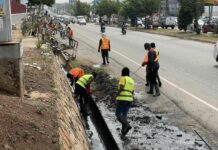 Dozens join team Yen Nsempa to clean up portions of Accra