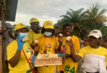 Independent candidate in Amasaman trains over 200 youth