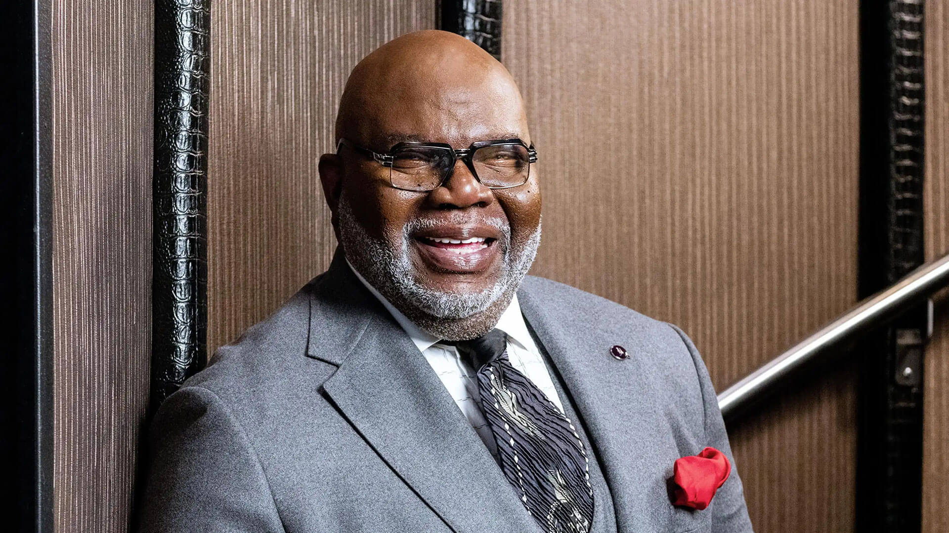 T.D. Jakes suffers slight health incident during sermon