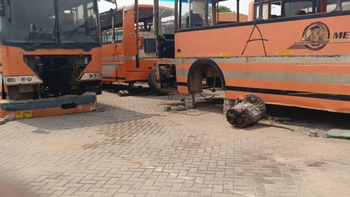 Metro Mass buses