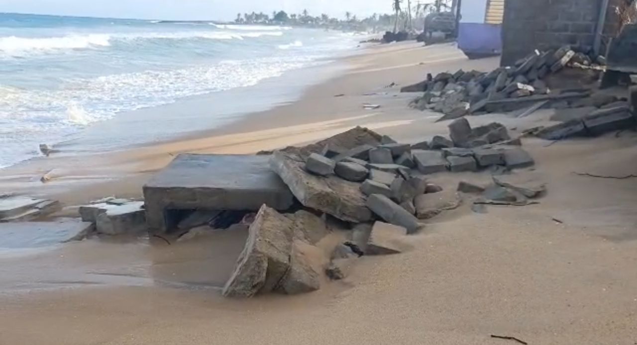 Tidal wave: Angry residents of Ketu South mount roadblock on Keta-Aflao road 