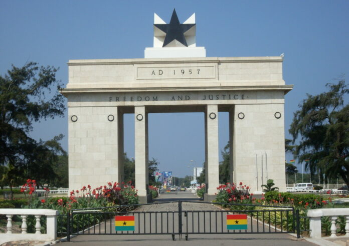 Independence_Arch_-_Accra,_Ghana1