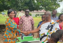 VR: Chief supports Ziavi Methodist primary school with classroom furniture