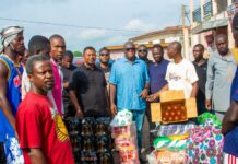 Kumawu MP celebrates Christmas with drivers and riders
