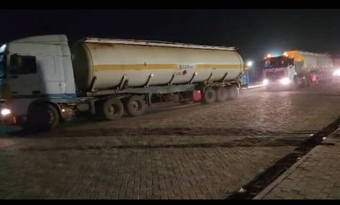 Petrol tanker - Paga Border