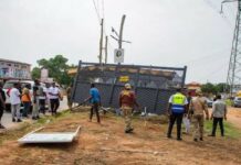 Mayor of Accra leads removal of unauthorised structures at Awudome, North Kaneshie