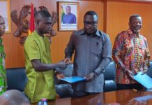 Bono Regional Minister signs Performance Contracts with MMDCEs for 2026