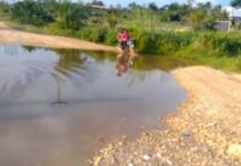Ashanti Region: Residents of Akyantansu, Baakoniaba stranded due to collapsed bridge
