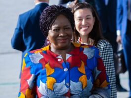 Veep urges Ghanaians in Spain to take advantage of new immigration amnesty