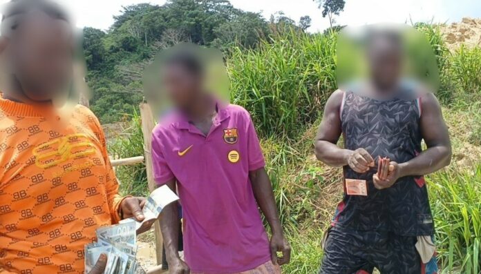 bribe arrest 3