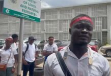 School of Hygiene graduates protest prolonged six-year delay in postings