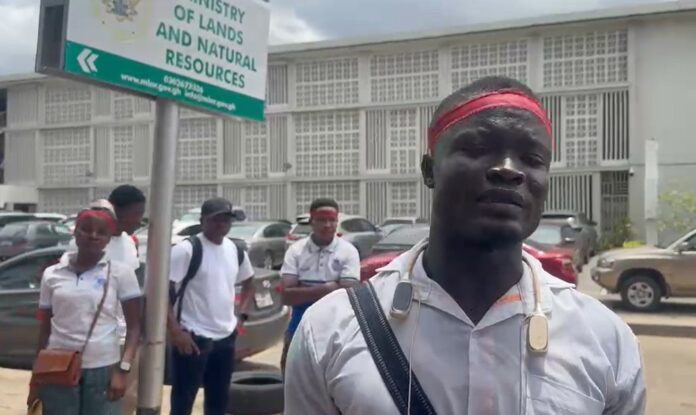 School of Hygiene graduates protest 2