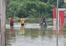 Photos: Spilled water from Weija Dam displaces over 1,000 residents
