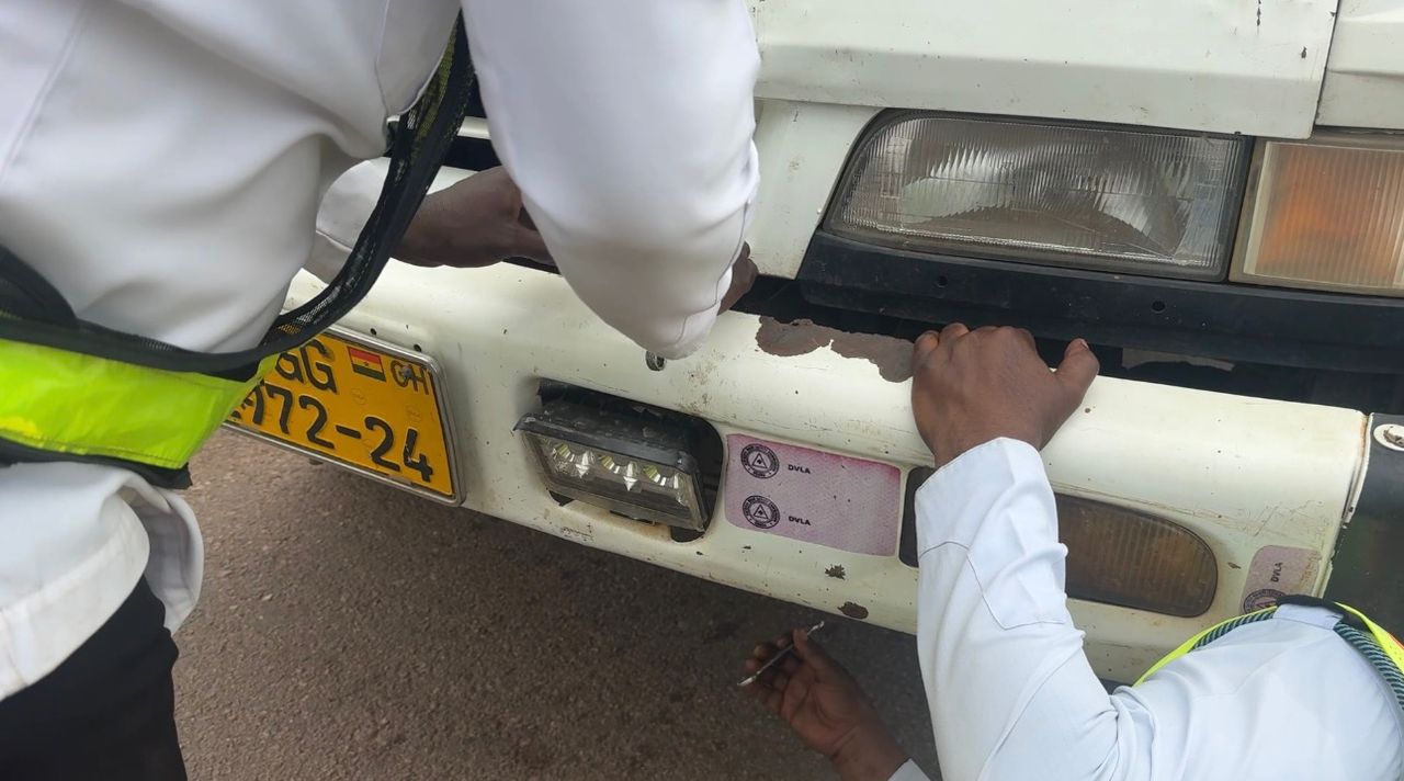 Unauthorised vehicle lamps