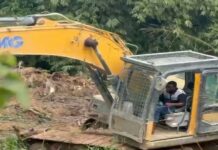 AR: Atwima Nwabiagya Municipal Assembly officials pull down Church Building on waterway