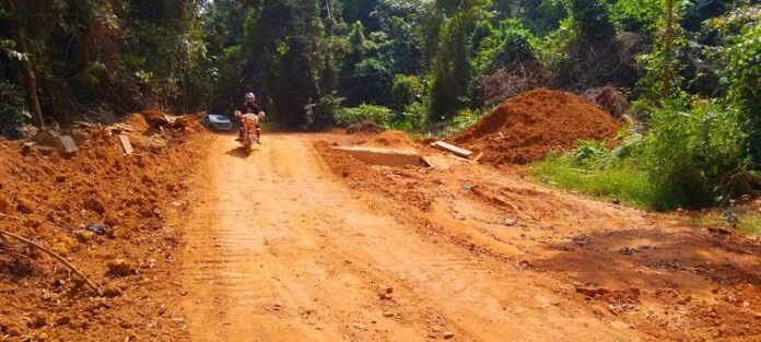 Amenfi Central roads
