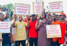 Osudoku residents protest deplorable roads; Lack of market for local rice